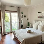 Modern Private With Balcony & Bathroom - King And Queen Beds Guest house Vila Nova de Gaia