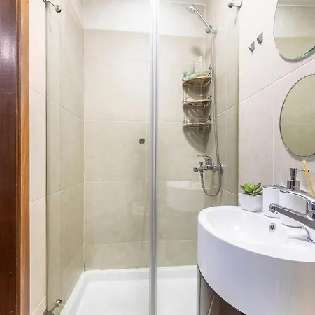 Modern Private With Balcony & Bathroom - King And Queen Beds 3*