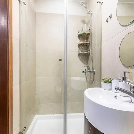Modern Private With Balcony & Bathroom - King And Queen Beds *