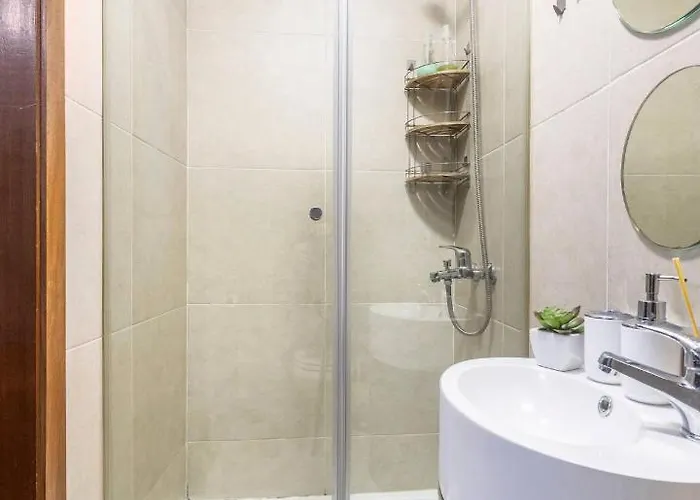 Modern Private With Balcony & Bathroom - King And Queen Beds 3*