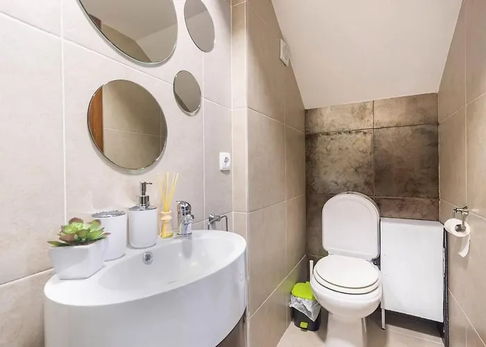 Modern Private With Balcony & Bathroom - King And Queen Beds Pensionat