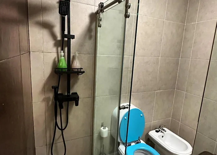 Pensionat Modern Private With Balcony & Bathroom - King And Queen Beds