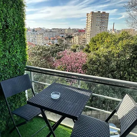 Modern Private With Balcony & Bathroom - King And Queen Beds 3*