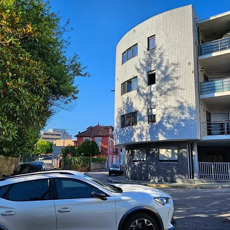 Modern Private With Balcony & Bathroom - King And Queen Beds 3* Βίλα Νόβα ντε Γκάια