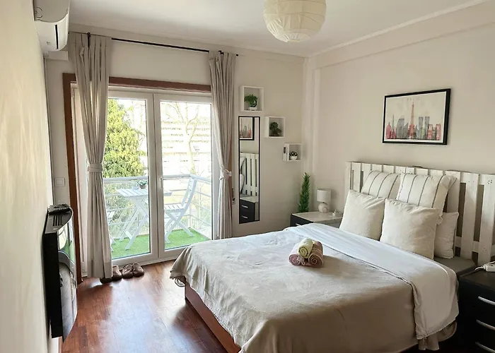 Modern Private With Balcony & Bathroom - King And Queen Beds Guest house Vila Nova de Gaia