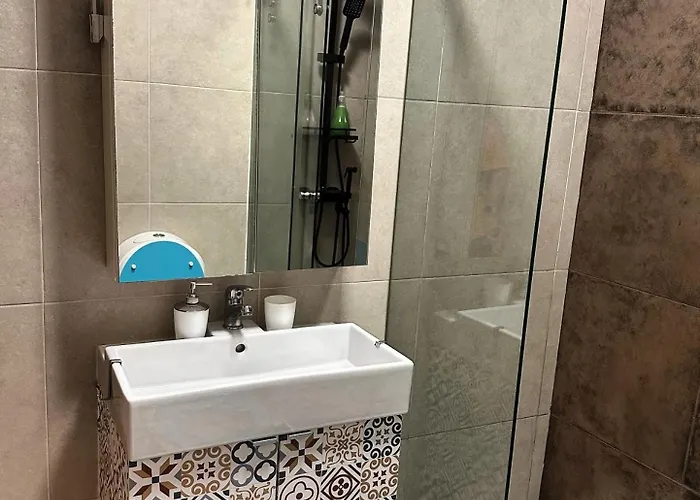 Guest house Modern Private With Balcony & Bathroom - King And Queen Beds Vila Nova de Gaia