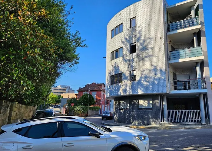 Modern Private With Balcony & Bathroom - King And Queen Beds 3* Vila Nova de Gaia